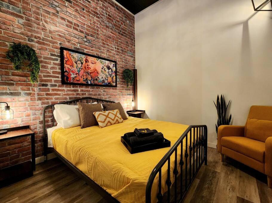 Loft Style Industriel-Centre-Ville+Parking Gratuit Квебек Номер фото