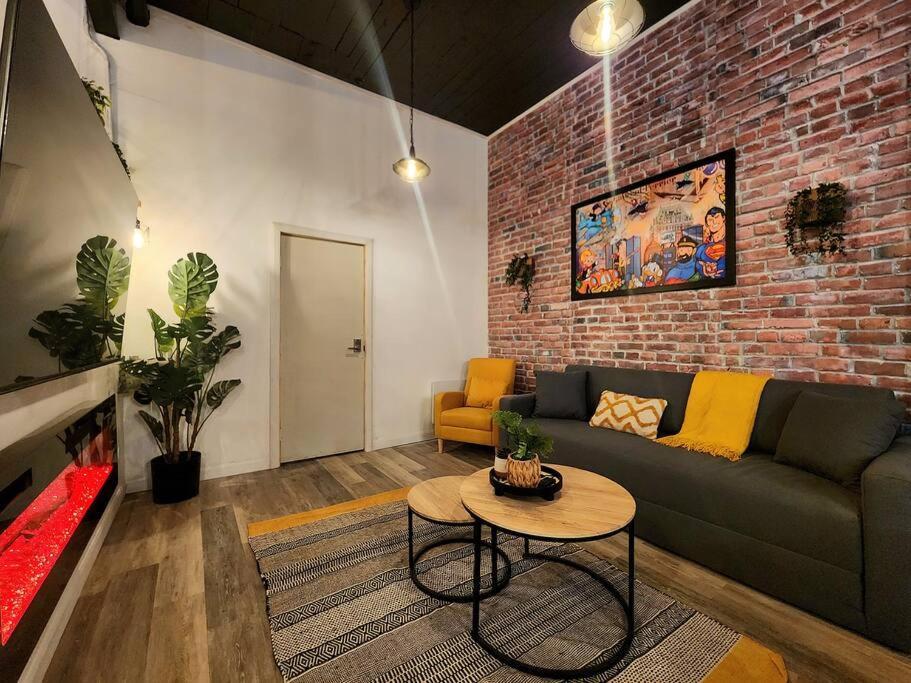 Loft Style Industriel-Centre-Ville+Parking Gratuit Квебек Номер фото