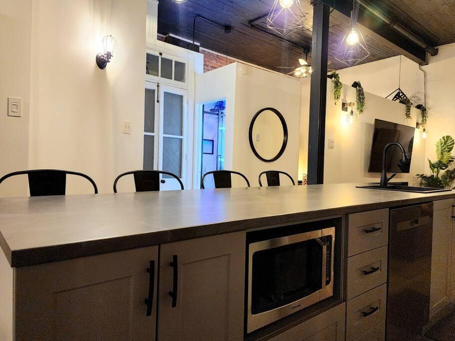 Loft Style Industriel-Centre-Ville+Parking Gratuit Квебек Номер фото